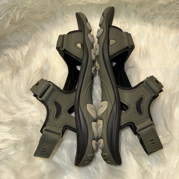 MERREL- NWOB- HUNTINGTON -SPORT CONVERT- OLIVE
MENS SIZE 10 - Picture 3 of 6